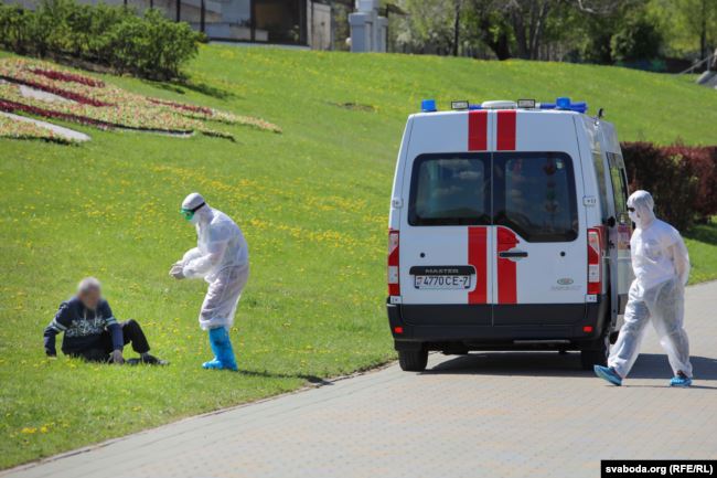 Хворого затримали на репетиції до параду Перемоги. Фото: Радіо Свобода