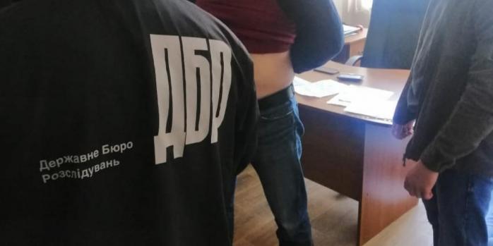 Сьогодні в Одеській митниці відбулися обшуки та затримання, фото: ДБР