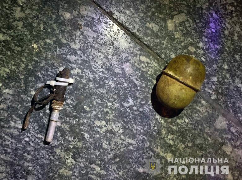 Задержание хулигана с гранатой. Фото: Нацполиция