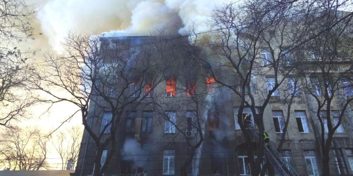 Пожар в «Одесском колледже экономики, права и гостинично-ресторанного бизнеса» произошел 4 декабря 2019 года, фото: ГСЧС