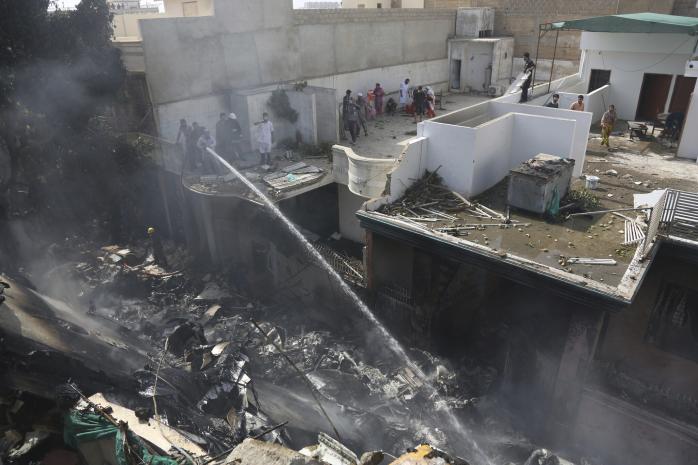 Авиакатастрофа в Пакистане: выжил глава банка, фото — Times of Israel