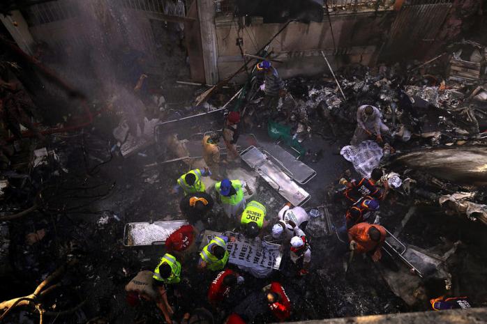 Авиакатастрофа в Пакистане. Фото: ТАСС