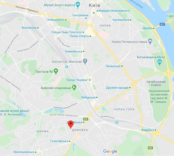 У Києві вулиця залита окропом через прорив труби. Фото: Google maps