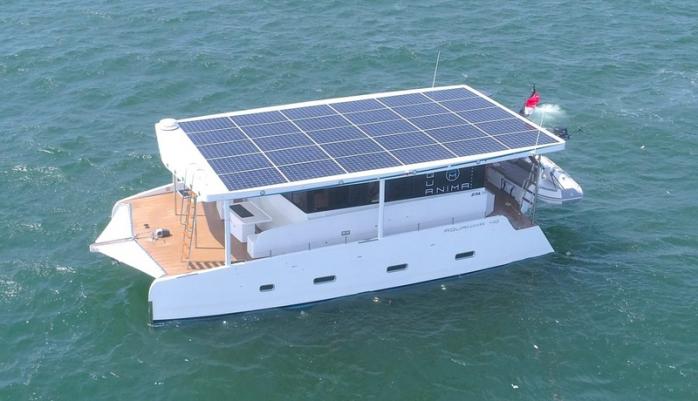 На Бали презентовали эко-яхту за 540 тыс. долларов. Фото: electrek.co