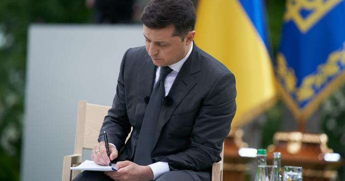 Зеленський підписав програму Україна-НАТО. Фото: president.gov.ua