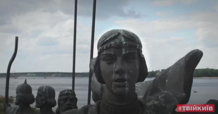 Кличко показав ролик зі співаючими пам’ятниками, скріншот відео 