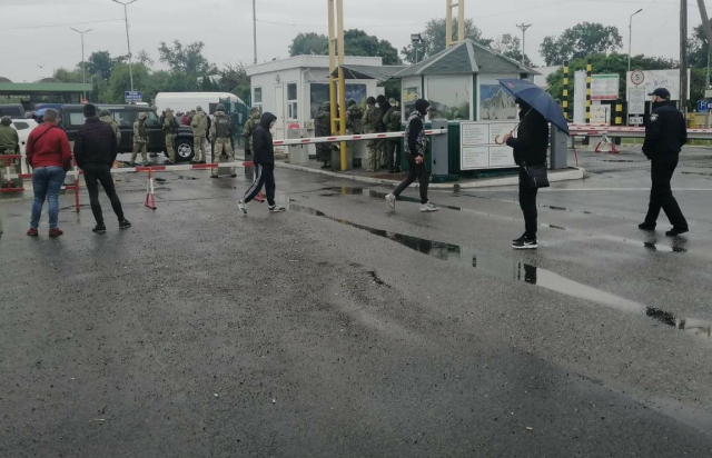 Водители заблокировали КПП с Венгрией. Фото: Мукачево.нет