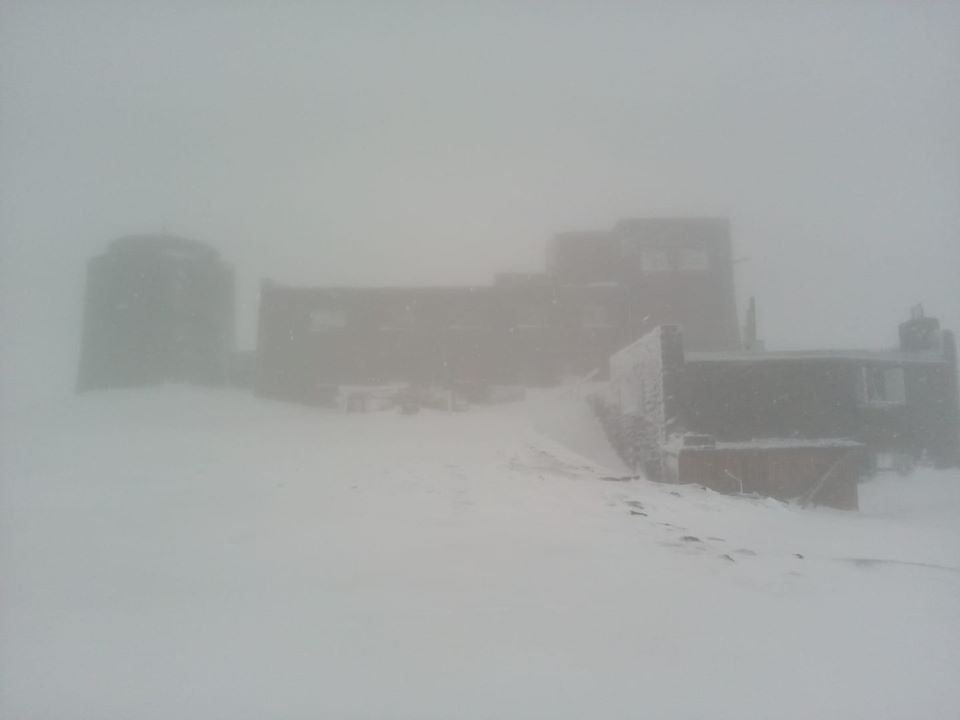 Снег в Карпатах. Фото: Черногорский горный поисково-спасательный пост в Facebook