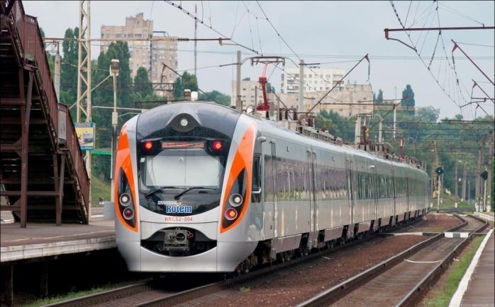 «Укрзалізниця» показала запуск першого після карантину поїзда. Фото: Delo.ua