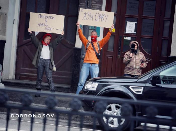 Во время акции под Верховной Радой, фото: Yan Dobronosov