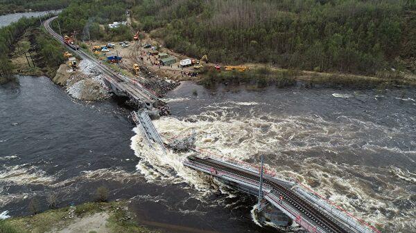 У Росії впав залізничний міст. Фото: ТАСС