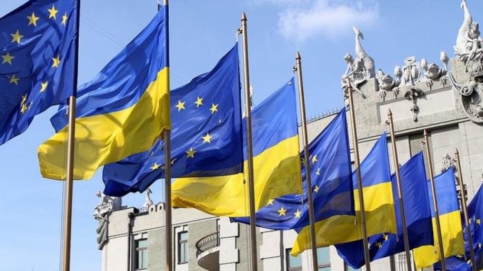 Вступ до ЄС і НАТО підтримують понад 40% українців, ще 6% готові переїхати до РФ — опитування