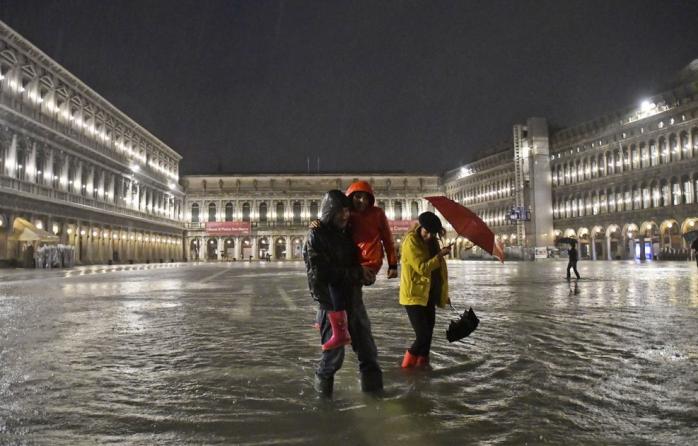 Рекордный паводок в Венеции: город снова ушел под воду, фото — La Stampa