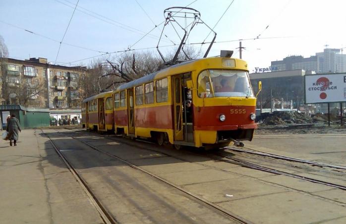 В Киеве жестоко избит вагоновожатый, который не пускал в трамвай пассажиров без масок. Фото: NewsOne