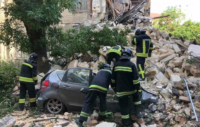 Обрушение дома в Одессе: названы предварительные причины, спасатели разбирают завалы