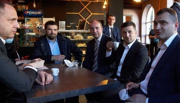Битва двох Ляшків: політик прийшов в коментарі до медика, якого оштрафували за каву із Зеленським, фото — ОП
