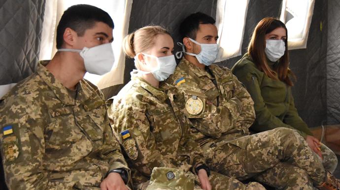 COVID-19 в армії: кількість інфікованих підскочила разом з рекордним приростомі в країні, фото — УП