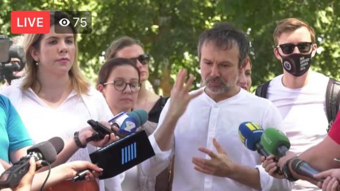 Вакарчук объявил о сложении депутатского мандата