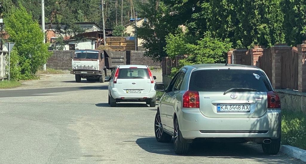 Дело Порошенко: В «Евросолидарности» показали фото авто, которые якобы следили за экс-президентом