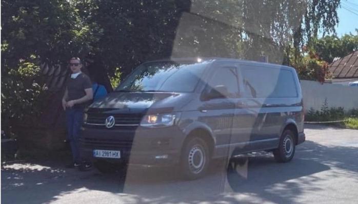 В «Євросолідарності» показали фото авто, які начебто стежили за Порошенком