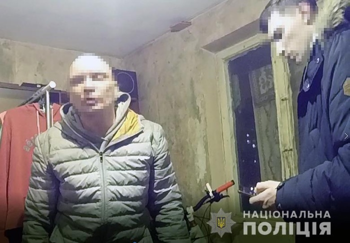 50-летний киевлянин развращал несовершеннолетних и заставлял их заниматься проституцией. Фото: Нацполиция