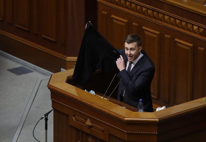 Лозинский требует уволить Авакова на внеочередном заседании Рады. Фото: Голос