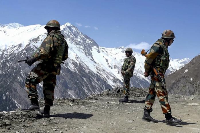 Китай и Индия в шаге от войны: на границе погибли 20 военных, но выстрелов никто не слышал