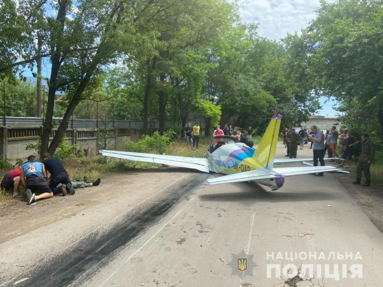 Авиакатастрофа в Одессе: самолет упал на гипермаркет, фото — Нацполиция