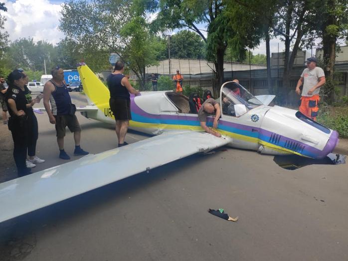 Авиакатастрофа в Одессе: самолет упал на гипермаркет, фото — А.Николов