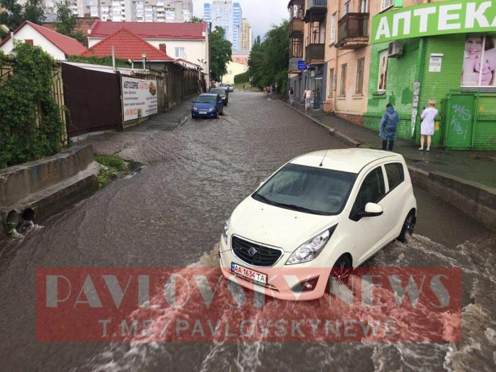 Наслідки зливи в Києві, фото: PavlovskyNews