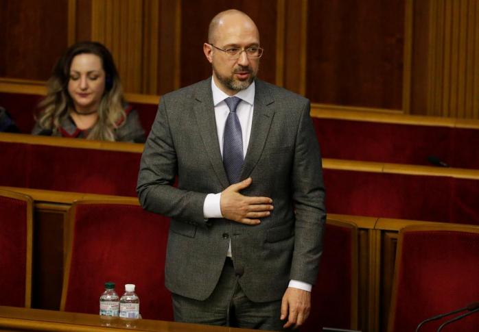 Шмыгаль рассказал, уйдет ли Кабмин в отставку. Фото: REUTERS/Valentyn Ogirenko
