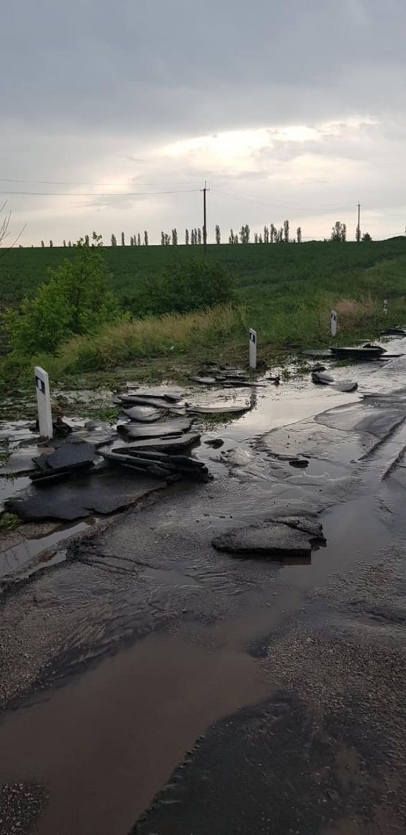 Злива на Кіровоградщині наробила лиха. Фото: Служба автомобільних доріг у Кіровоградській області