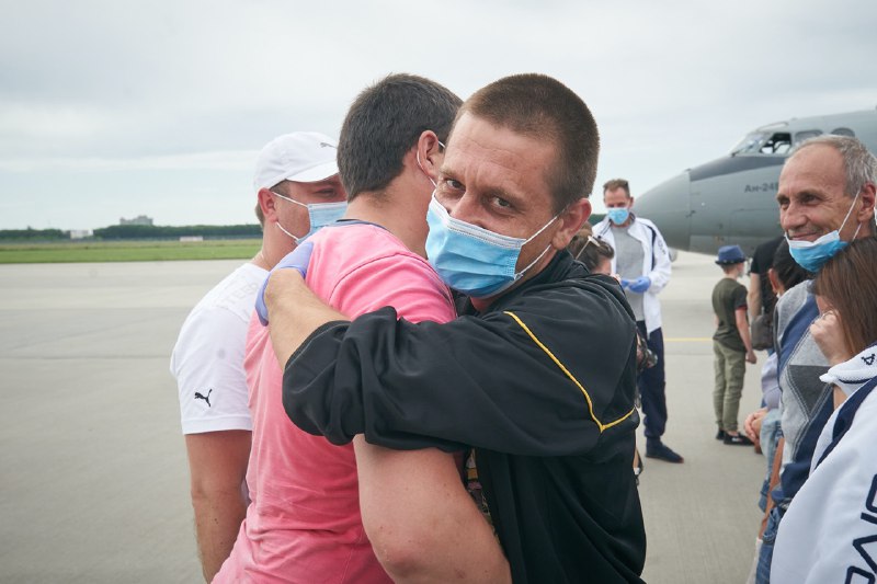 Новини України: 14 моряків повернулися додому після трирічного ув’язнення у Лівії