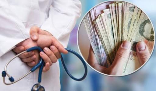Зарплаты врачей: Кабмин поднял доплаты медикам, которые борются с коронавируса