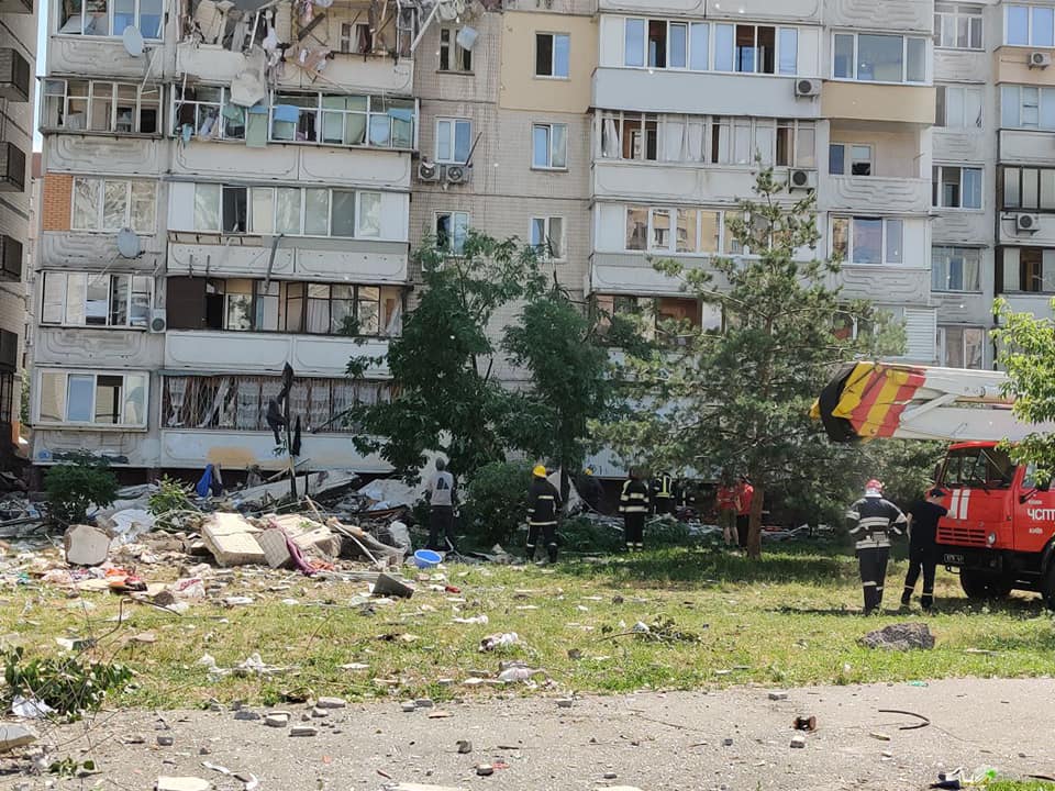Взрыв в доме в Киеве. Фото: ГСЧС