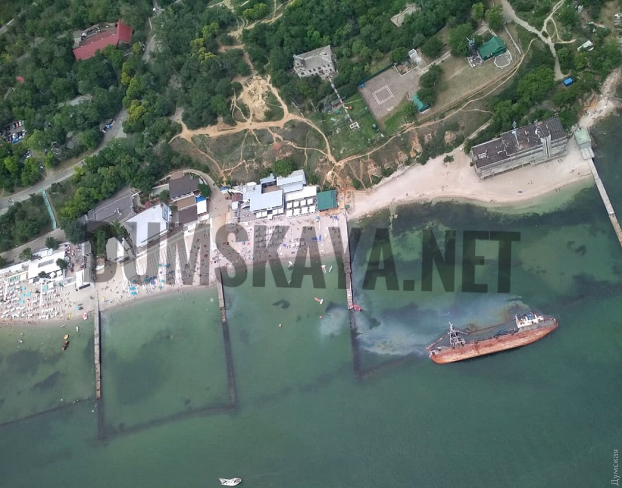 Разлив нефти у берегов Одессы. Фото: Думская