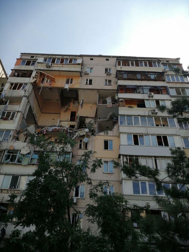 Взрыв в Киеве на Позняках. Фото: ГСЧС