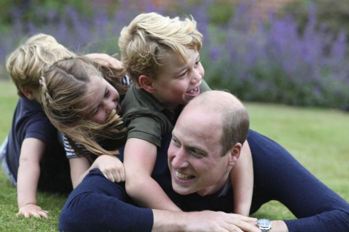 Принц Вільям з дітьми. Фото: The Beautiful Cambridge Family/Instagram