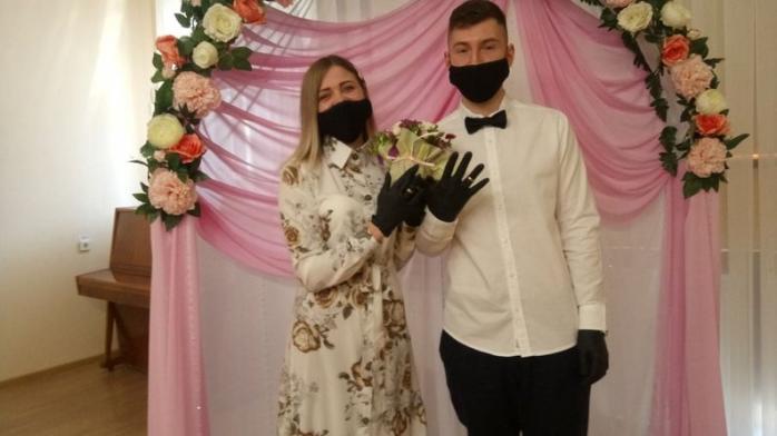 Жених, невеста и родители: министр Степанов рассказал о карантинном формате свадьбы, фото — Суспільне