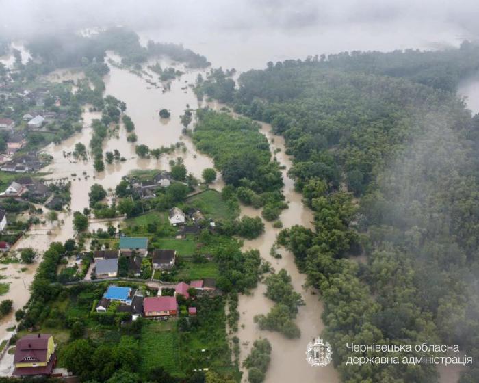 Последствия наводнения на Буковине, фото: Черновицкая ОГА