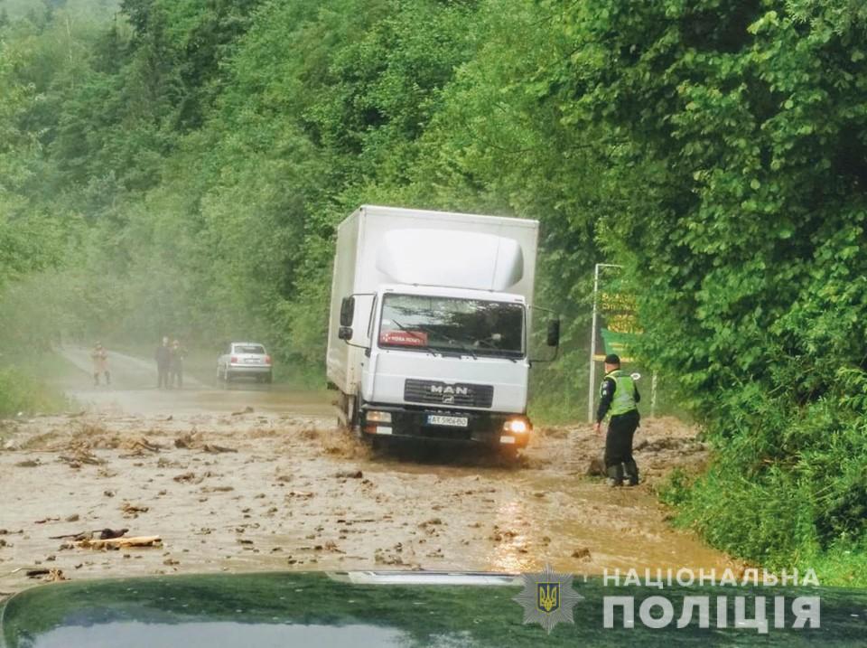 Непогода в Украине. Фото: Нацполиция