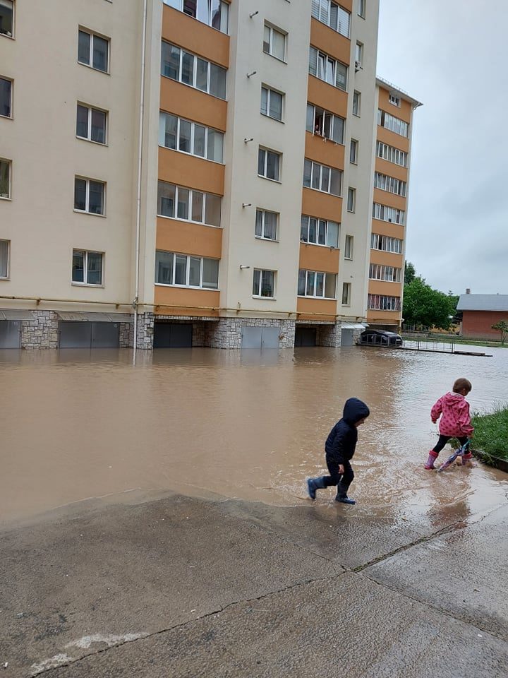 Буковель затопило, паводок у Карпатах зняли з безпілотника / Фото: Фейсбук