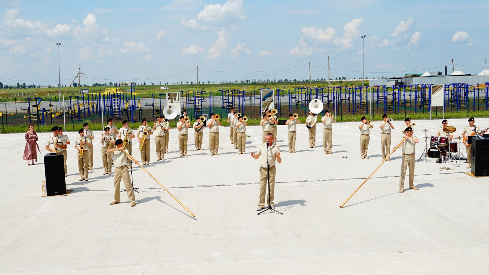 Фото строительства «Широкого лана» показали в Минобороны — военных вдохновляет оркестр, фото — Минобороны