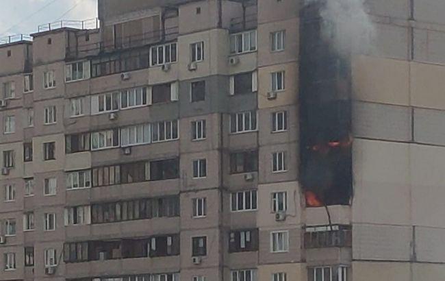 Пожар на Позняках охватил 16-этажку рядом со взорвавшимся ранее домом, скриншот видео