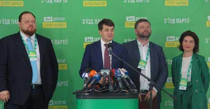 Раскол и возможный роспуск Рады Зеленским прокомментировали в «Слуге народа» 