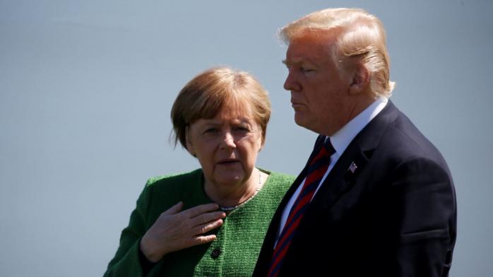 Трамп ображав Меркель і Мей. Фото: CNN