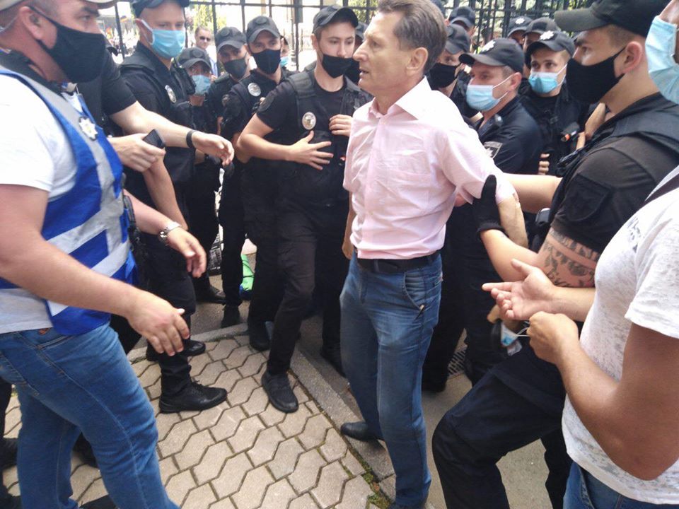 Сутички шахтарів з поліцією біля офісу Зеленського потрапили на відео