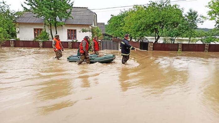 Паводок в Карпатах будут ликвидировать за 700 млн грн от Кабмина