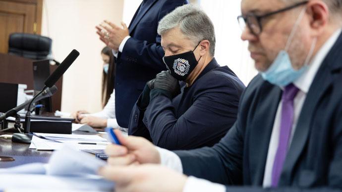 Рассмотрение в суде дела Порошенко отложили, фото — УП