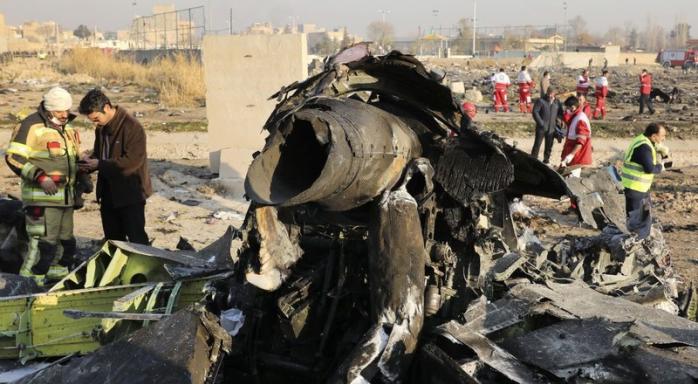 Украина примет участие в расшифровке «черных ящиков» сбитого над Тегераном самолета МАУ. Фото: ТСН 